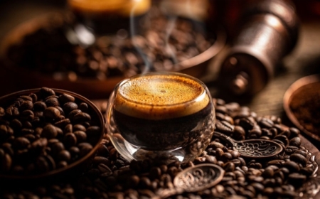 Cà Phê Espresso Là Gì? Bí Quyết Chọn Hạt Và Pha Chuẩn Vị Máy